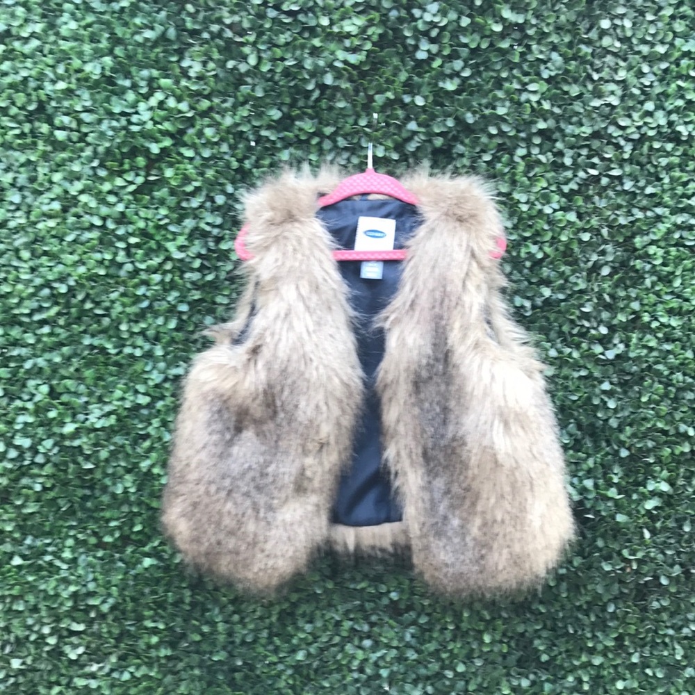 Little girls faux fur vest size 6-7